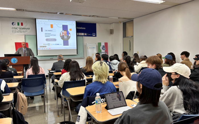 이탈리아연구센터, 페르디난도 궬리 주한이탈리아무역관장 초청 세미나 개최 이미지